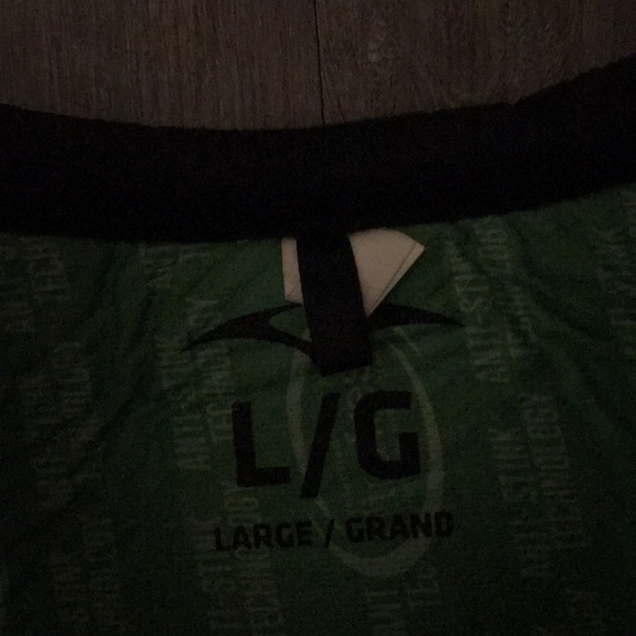 GUC youth size large hockey shoulder  pads - Picture 2 of 3